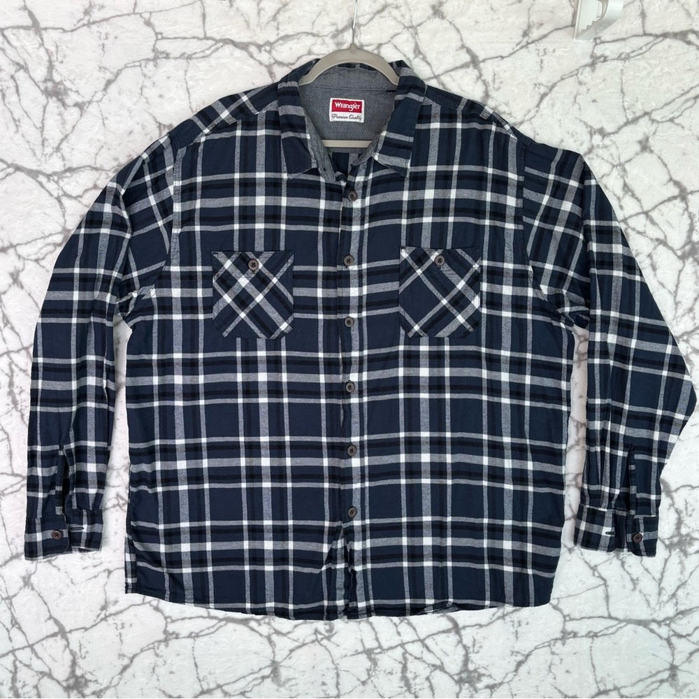 WRANGLER Flannel Shirt Men’s XL Plaid Dark Blue White Button Up